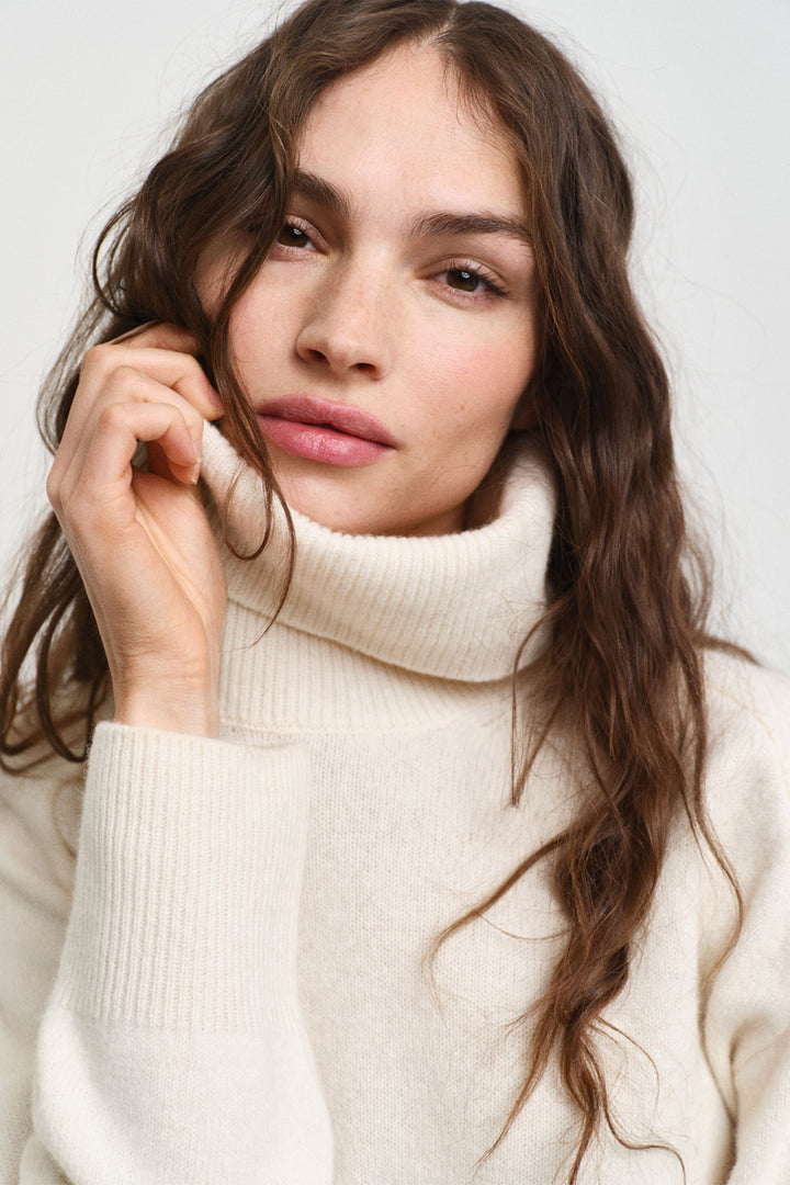 Gant Jumper Turtleneck Cream Relaxed Fit 4805269 - Shirley Allum Boutique